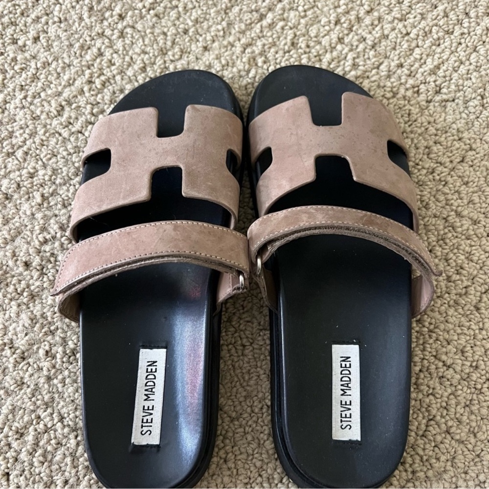 Steve Madden Black and Tan Slide Sandals